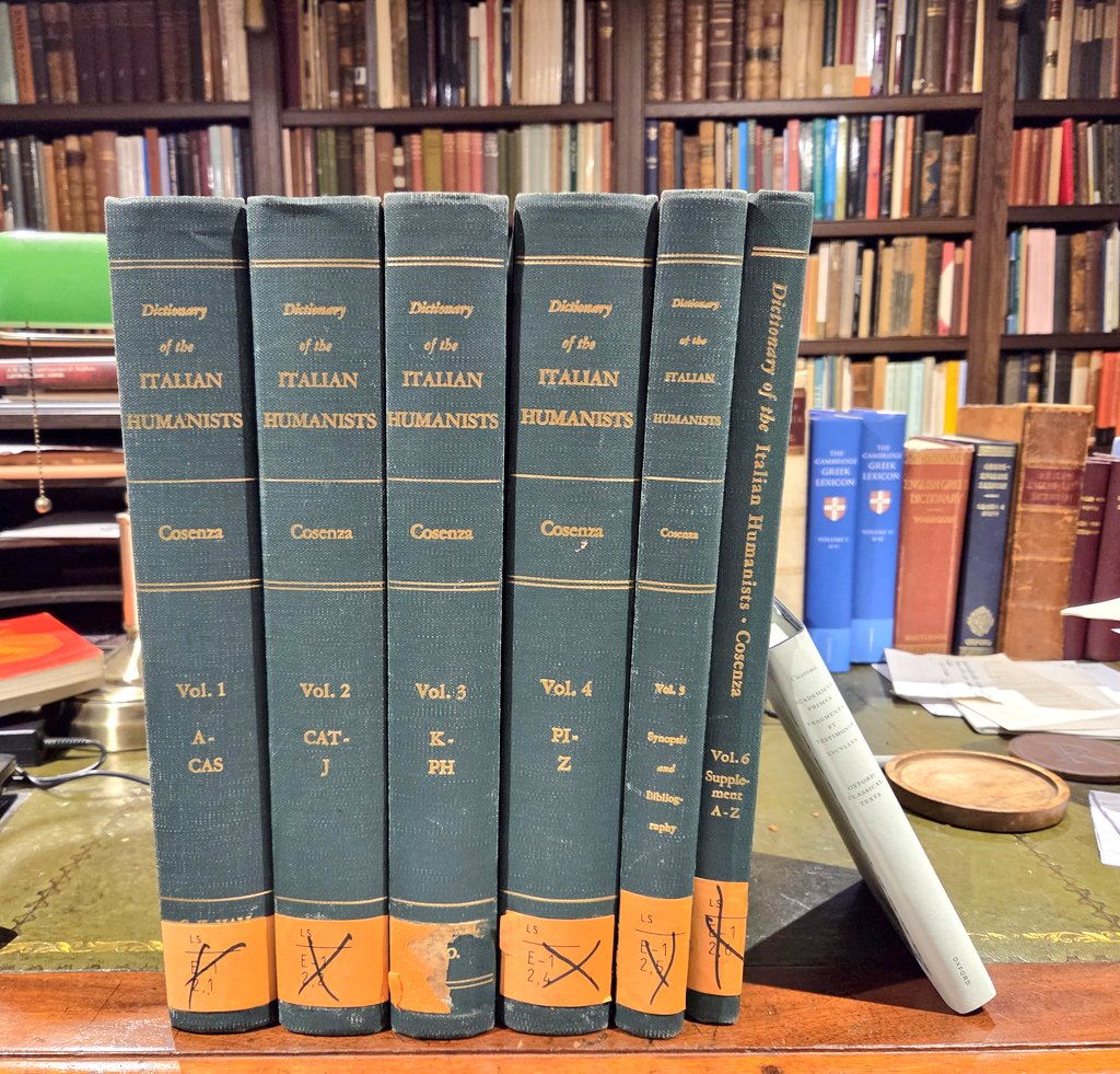 AntigoneJournal's tweet image. This is a pretty wild set: a dictionary of Italian humanists, made up by reproducing 70,000 manuscript slips, with 18 per page. Weighs about the same as a Nissan Micra.