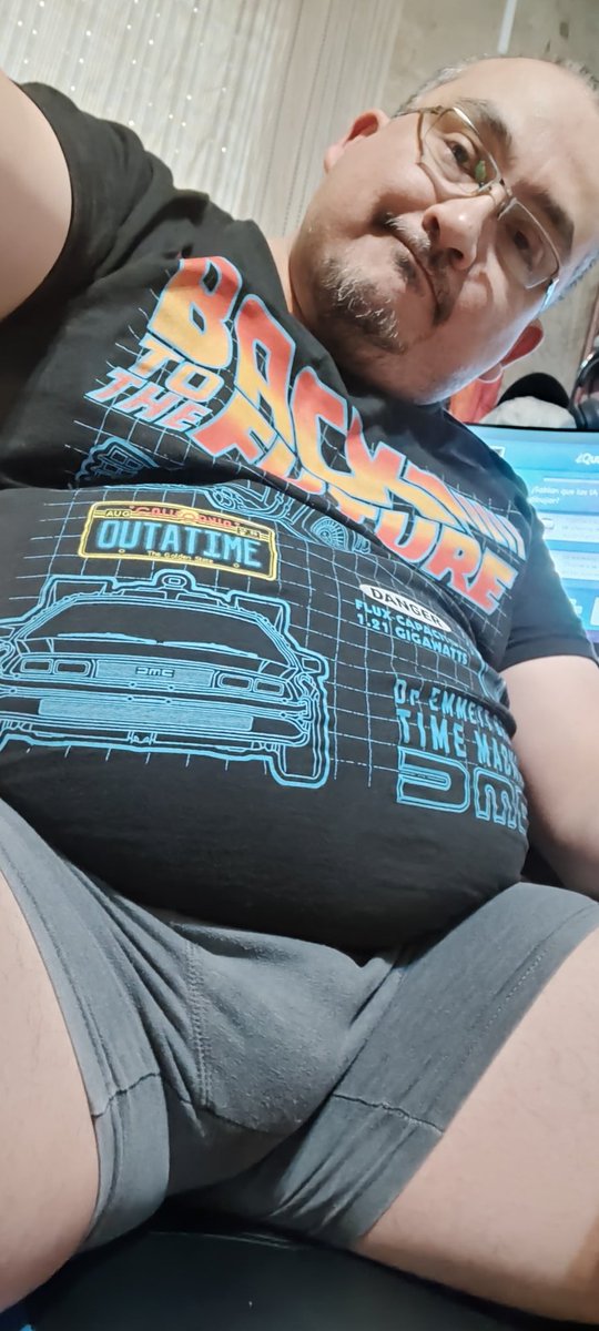 44 años de puro papá oso ^\\\\\\^