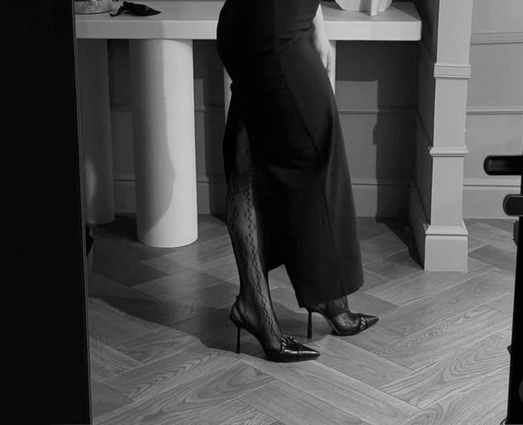 ㅤ 
ㅤ ㅤ ㅤты, как весна в городах
и я тобою пропах.