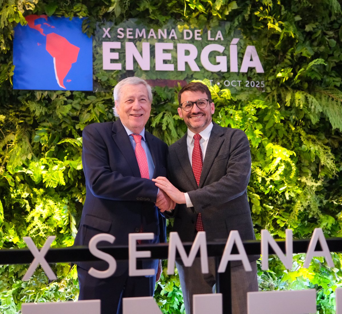 DiegoPardow's tweet photo. Chile en el centro de la conversación energética global. 🌍⚡️

Segunda Jornada de la Semana de la Energía @OLADEORG , con nuestro país actuando como anfitrión principal. Esto reafirma el posicionamiento de Chile como un líder regional e internacional en energías renovables. https://t.co/ZQD5uvpxnI