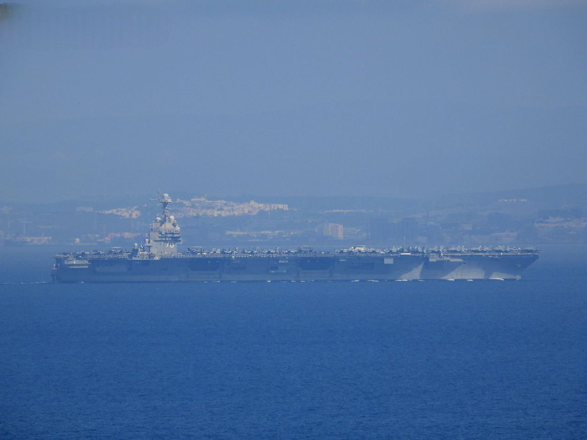 TierraBelica's tweet image. 🇺🇸❗️🌍 Imágenes del #portaviones #USSGeraldRFord, pasando por el estrecho de #Gibraltar, en camino a #MedioOriente.