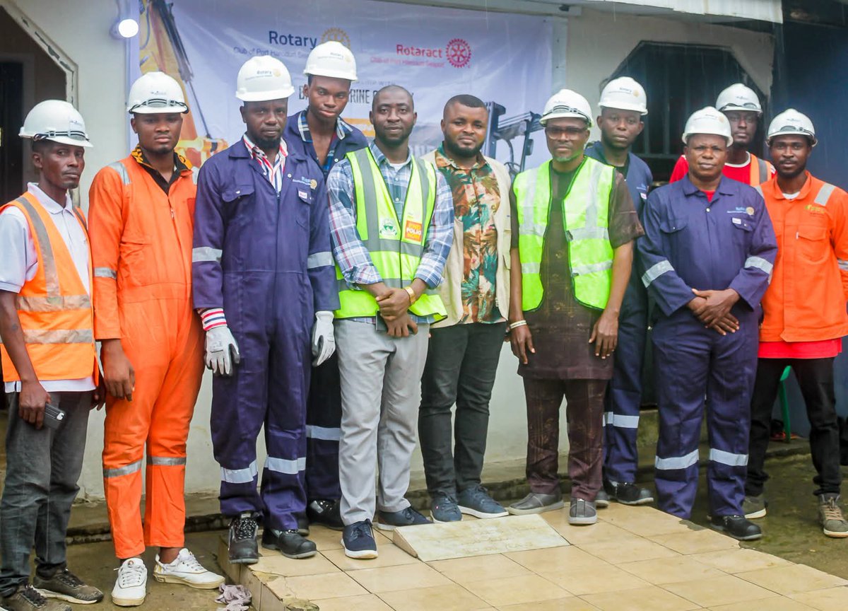 am_dmaster's tweet photo. After six weeks of intense training, we're proud to present certificates to our certified trainees! This project is a testament to our commitment to empowering youths with valuable skills for a brighter future.

#rcphseaport 
#Nigeria@65
#rdistrict9141
#viralphotochallenge https://t.co/iFC7Mhb95z