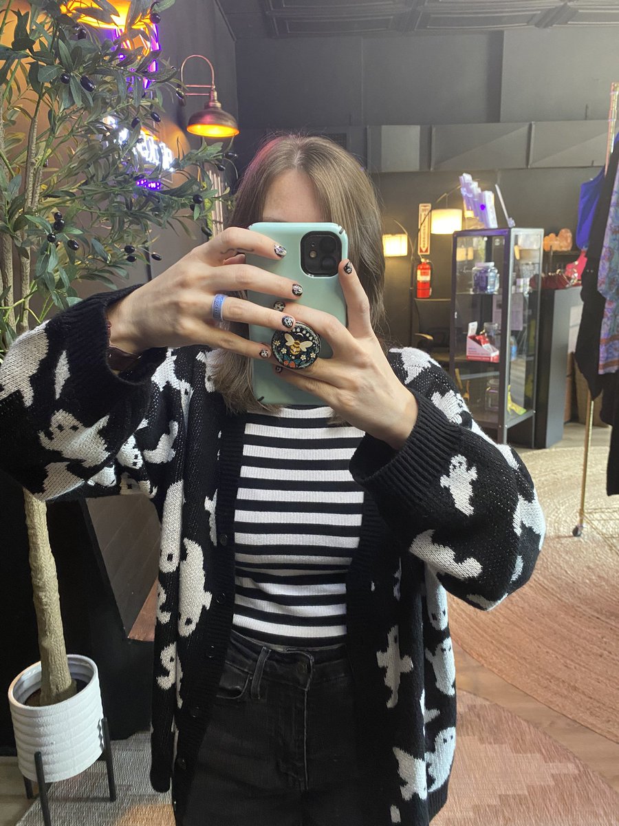 lilwitchlady's tweet photo. The October 1st fit today. 👻💀🦴🎃✨ https://t.co/DiDFoNIRTQ