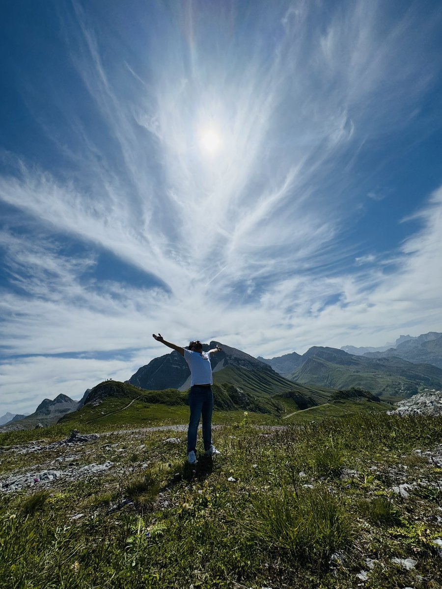 abuzarmanafzade's tweet image. Enjoying Austrian Alps after a wonderful concert⛰️🎶✨
#abuzarmanafzade #pianist #composer #conductor #österreich