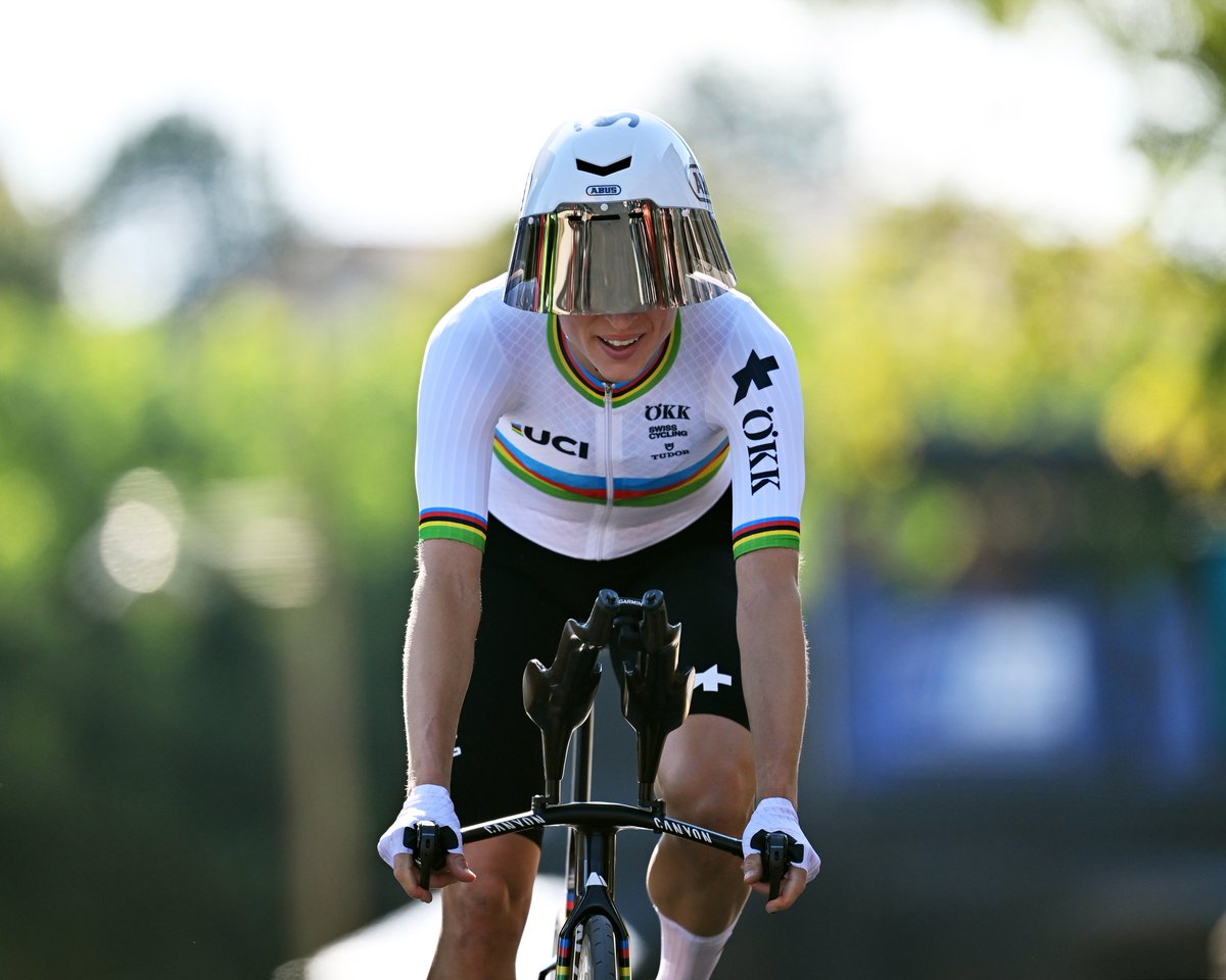 UCI_cycling's tweet image. First outing in the rainbow jersey and delivering in style 😮‍💨

Just 10 days after winning #Kigali2025, Remco Evenepoel 🇧🇪 and Marlen Reusser 🇨🇭 claim the 2025 European ITT titles! 👏

📸 Getty