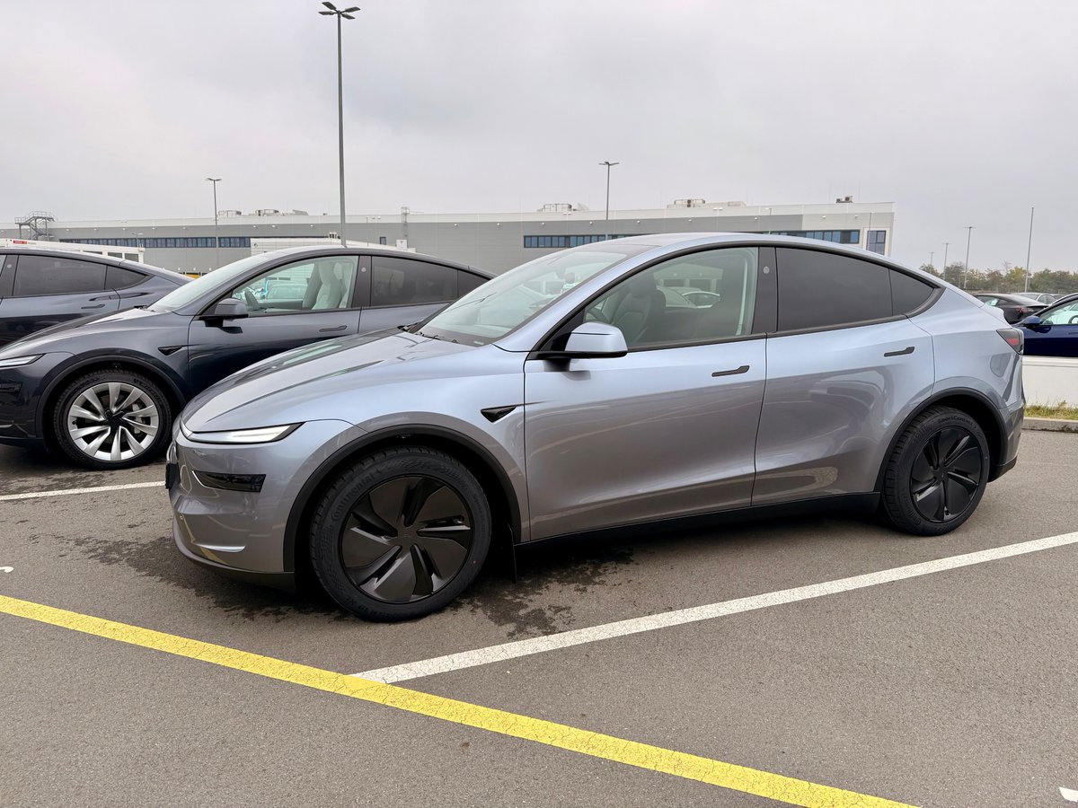 Mein neues Model Y – frisch aus Giga Berlin. Made in Germany, ready for the road. ⚡️ <a href="/Tesla/">Tesla</a> <a href="/elonmusk/">Elon Musk</a> 

#Tesla #ModelY #GigaBerlin #MadeInGermany #Quicksilver