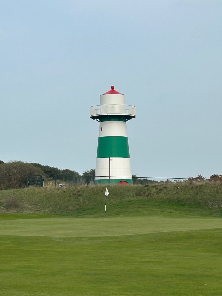 TimCowen2's tweet image. A perfect sunny autumn day on the links of Royal Ostend. Definitely worth a visit - a classic  course that goes a bit under the radar.