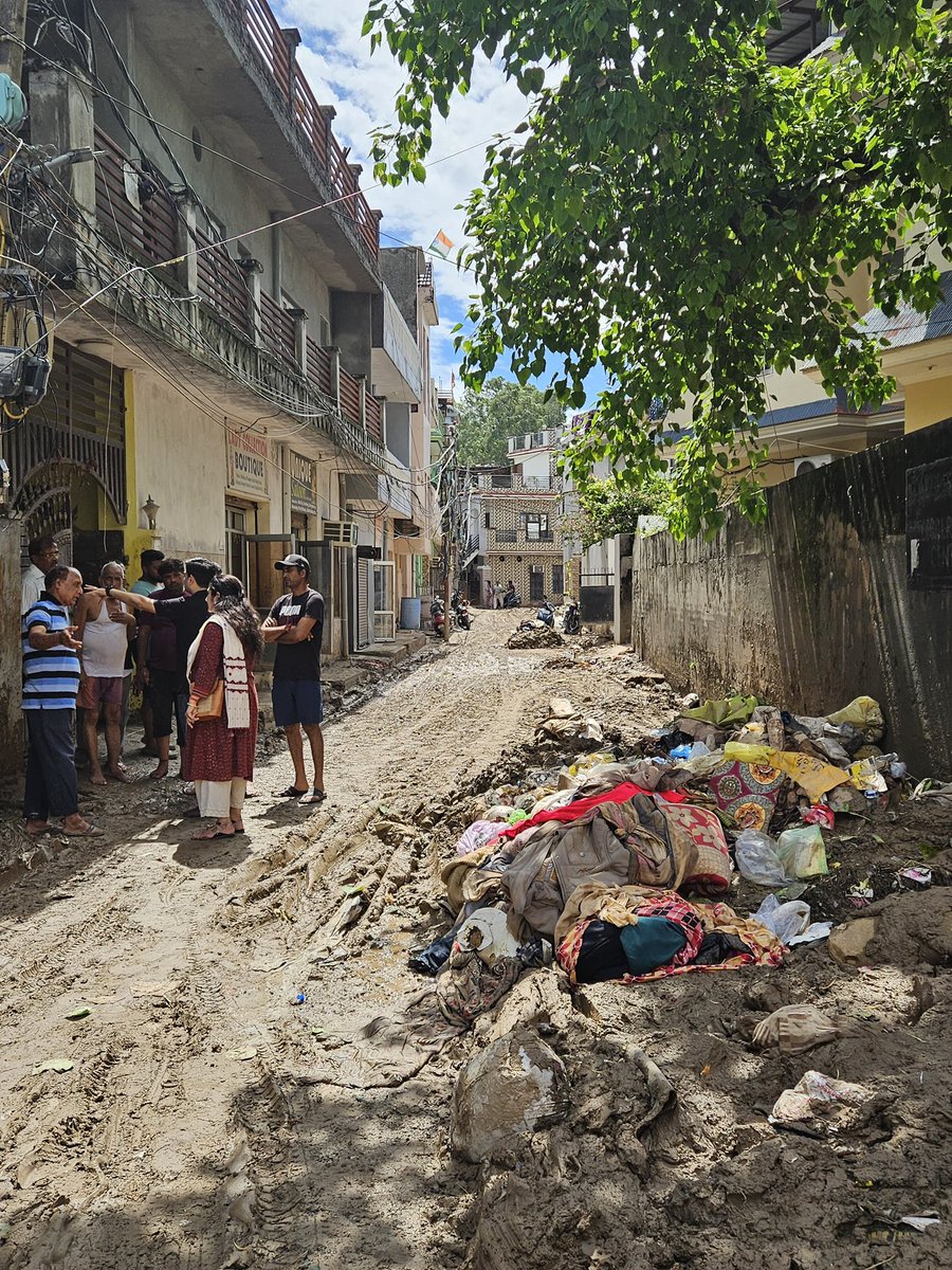 KhajuriaManu's tweet image. 1500 families. 4 Jammu Districts. Flood Relief Aid.

The rains this year wreaked havoc in the Jammu region. Being there got to witness the devastation caused in Jammu city neighbourhoods. From what started as talking to those affected, receiving messages about the worse hit…