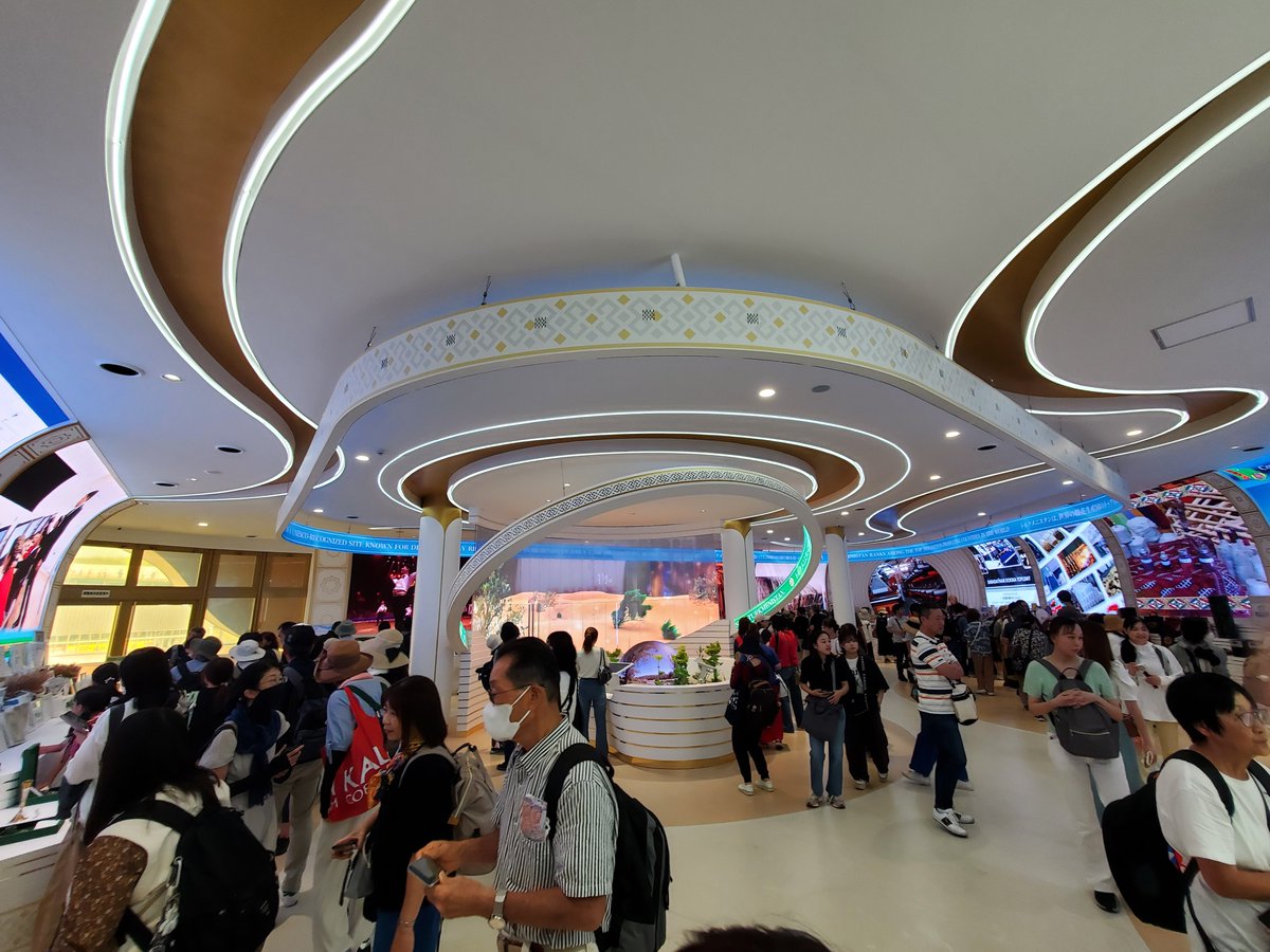 x1028_x's tweet photo. トルクメニスタン館

渡航が特に難しいとされる独裁国家らしい内容だけかと思えば、めちゃめちゃ親日であることがわかる展示があり面白い
犬鷲掴んでる大統領のイメージしかなかったけど、日本語の教科書がしっかりあって急に親近感が湧いてしまった https://t.co/MNyI3W8vs3