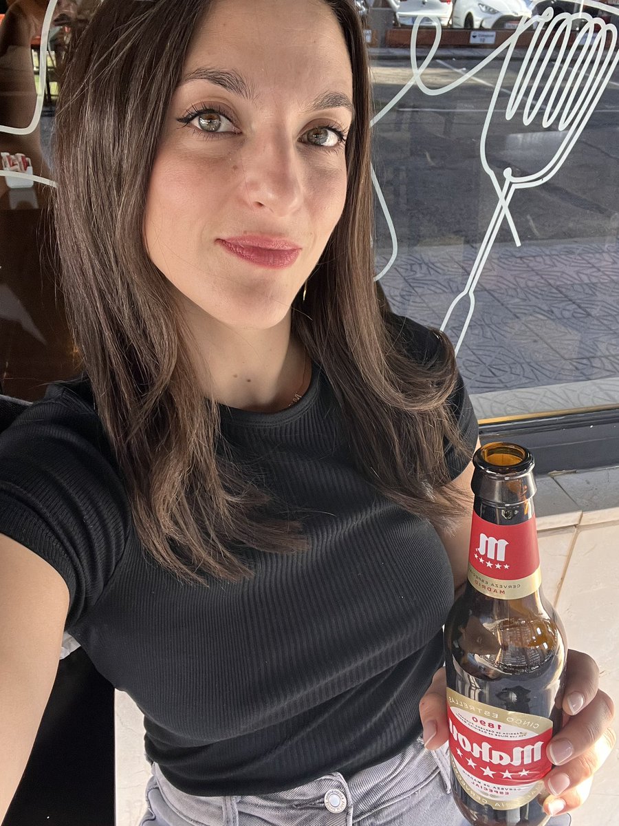 Toca celebrar que he cobrado mi primer sueldo en Madrid y que estoy de domingo (las ojeras no hay horas de sueño que me las quiten 🙄) 

Había subido una foto, pero no se por qué me daba error. Así que ala, otra 😂