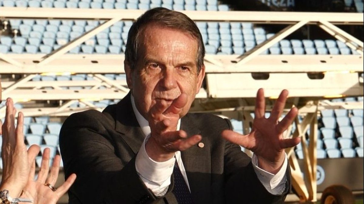 Caballero pide a la Xunta y a la Diputación de Pontevedra que financien a partes iguales con el Concello de Vigo la reforma de Tribuna: lavoz.gal/i94qw1

«Apresúrese, no sea que tengamos que ir a los tribunales», le dice a Louzán sobre el Mundial.