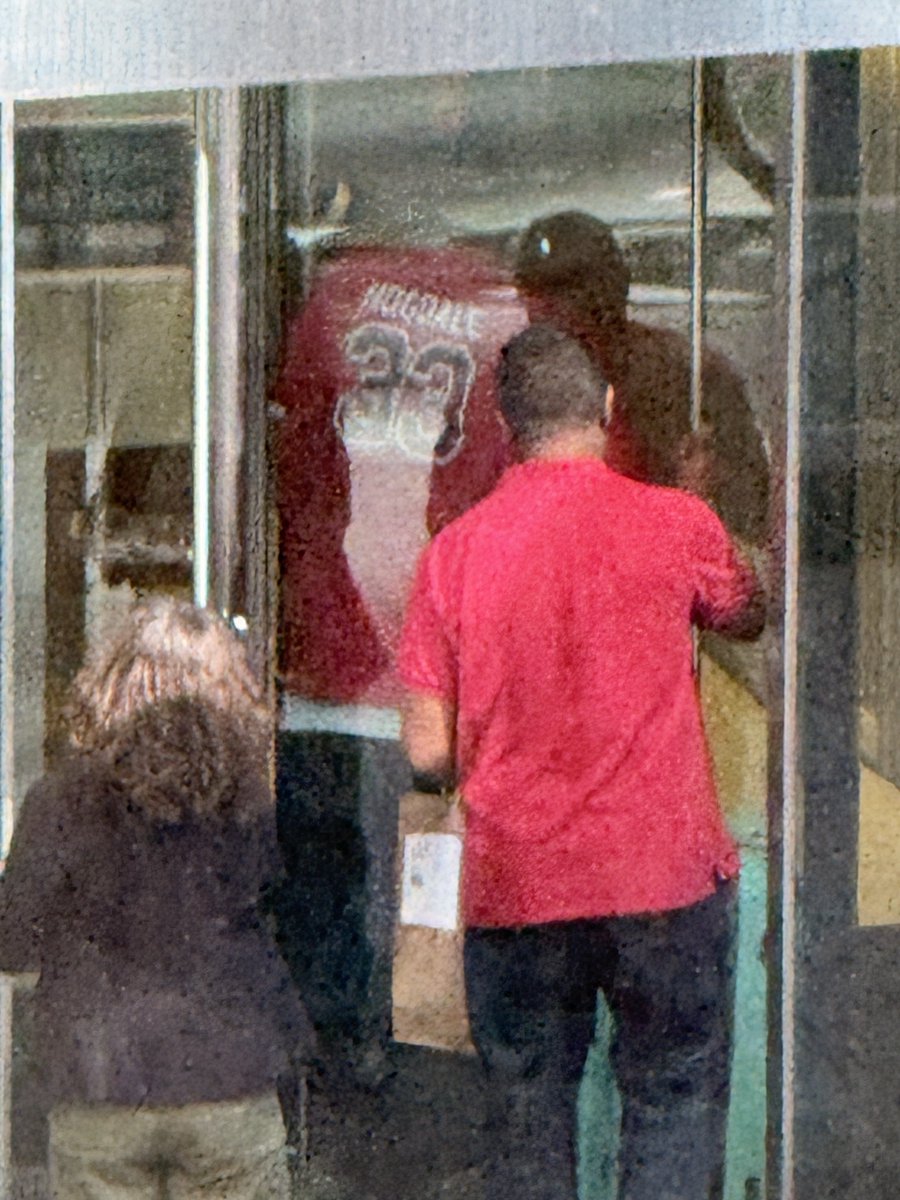 garybee33's tweet photo. @VivaLaStool @stoolpresidente @wakeupbarstool Hogs in the building https://t.co/3qGbHzRAbB