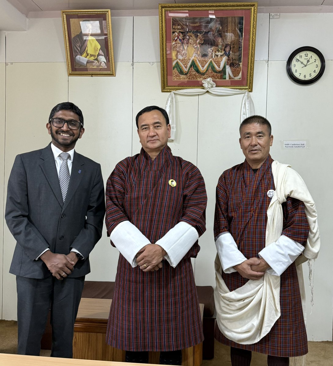 Acknowledging the valued partnership with the Ministry of Energy and Natural Resources of #Bhutan and exploring avenues to further strengthen it. Discussion with a seasoned public official, Secretary Dasho Karma Tshering. 

#NBSAP #COP30 #Solarenergy #NDC