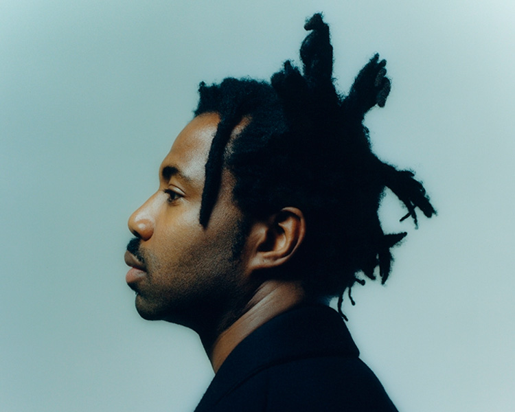 tecoapple's tweet photo. 🎧 Everything Is Recorded, projeto colaborativo do produtor e músico Richard Russell, lança o EP ‘No Ends No Beginnings’.

O compacto conta com participações de Sampha, Florence and the Machine, Danielle Ponder, Jah Wobble, Roses Gabor e Jack Peñate.

🔗 https://t.co/gZgv9ehgKo https://t.co/vDJTkEsNEd