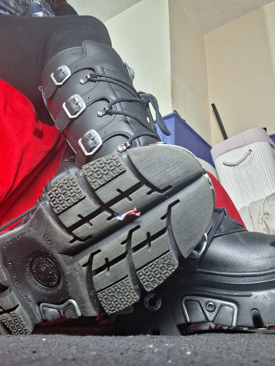 GoddessIronRose's tweet image. Hope you're enjoying yourself down there buggie because I feel like going for a nice long walk~