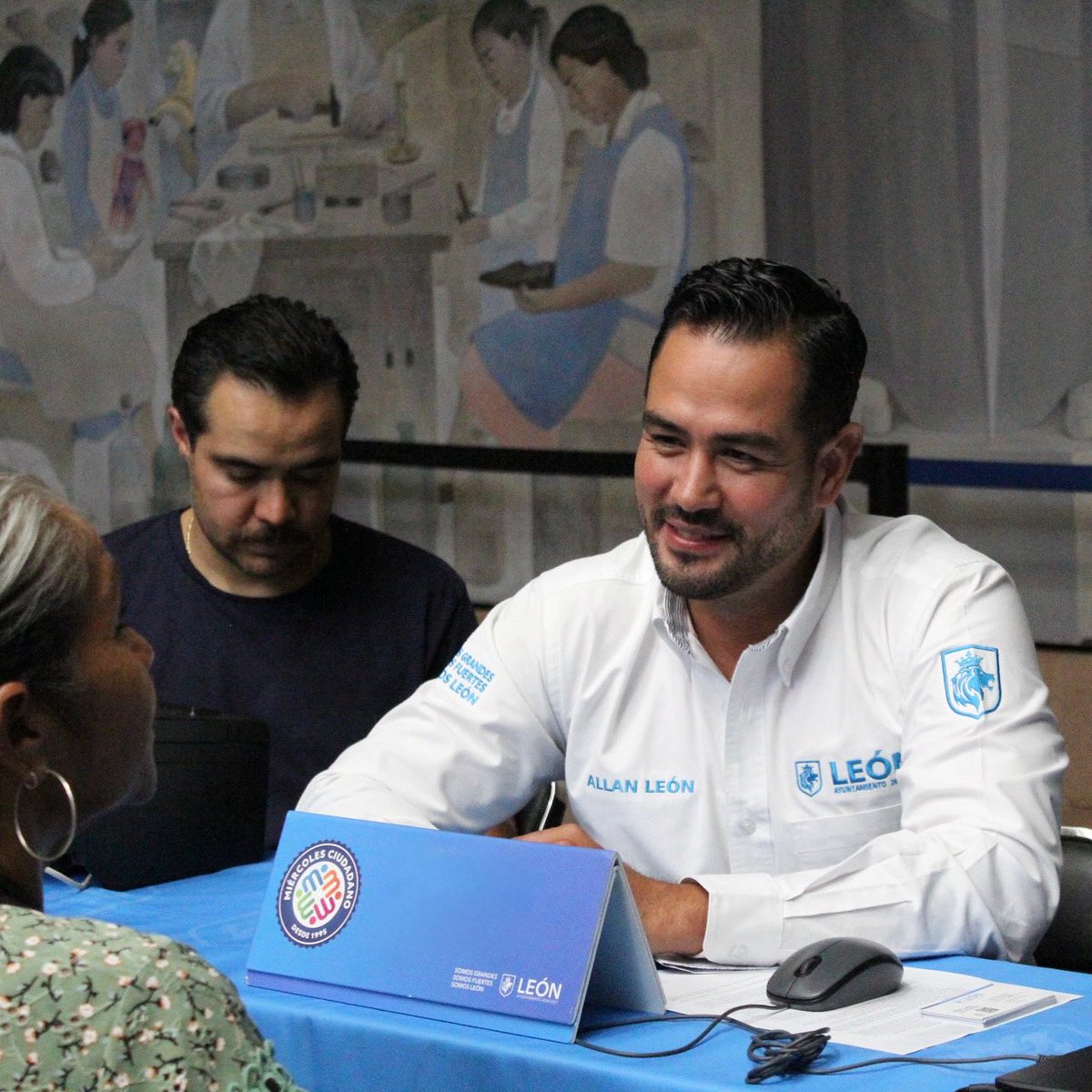 ¡Nos vemos en #MiércolesCiudadano! 

Siempre es un gusto escucharlos y atenderlos, recuerden que están las diferentes dependencias del municipio y pueden realizar hasta 300 trámites y servicios en un solo lugar. 🦁