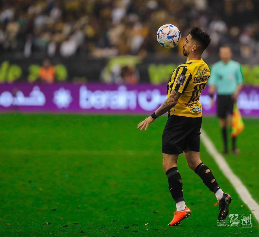 اللي كان يسوية الساحر البرازيلي ايقور كورنادو
يعجز عنه جميع أجانب الاتحاد 
كورنادو من أفضل لعيبة وسط مرو على الدوري السعودي
تخيل محورك كانتي وفابينهو وصانع لعب كورنادو
مشكلة الاتحاد في لاعب يمسك كورة ويصنع مثل ايقور🎼