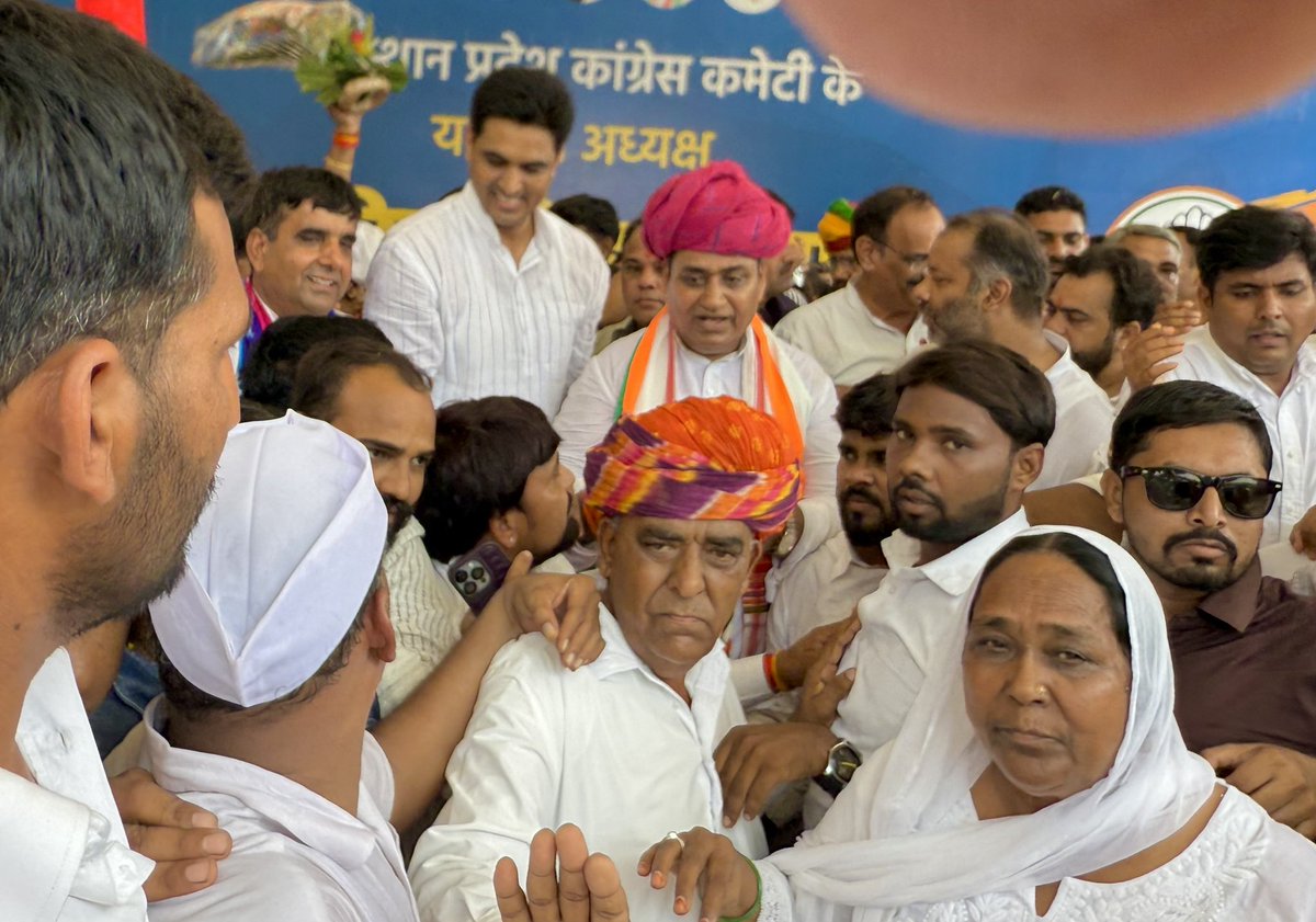 राजस्थान प्रदेश कांग्रेस कमेटी के यशस्वी अध्यक्ष श्री गोविंद सिंह डोटासरा जी के जन्मदिवस पर जयपुर में आयोजित स्नेह मिलन कार्यक्रम में शामिल होकर उन्हें शुभकामनाएं प्रेषित की।

प्रखर वक्ता एवं कुशल संगठनकर्ता के रूप में आपने कांग्रेस पार्टी के मूल्यों को आत्मसात करते हुए समर्पण