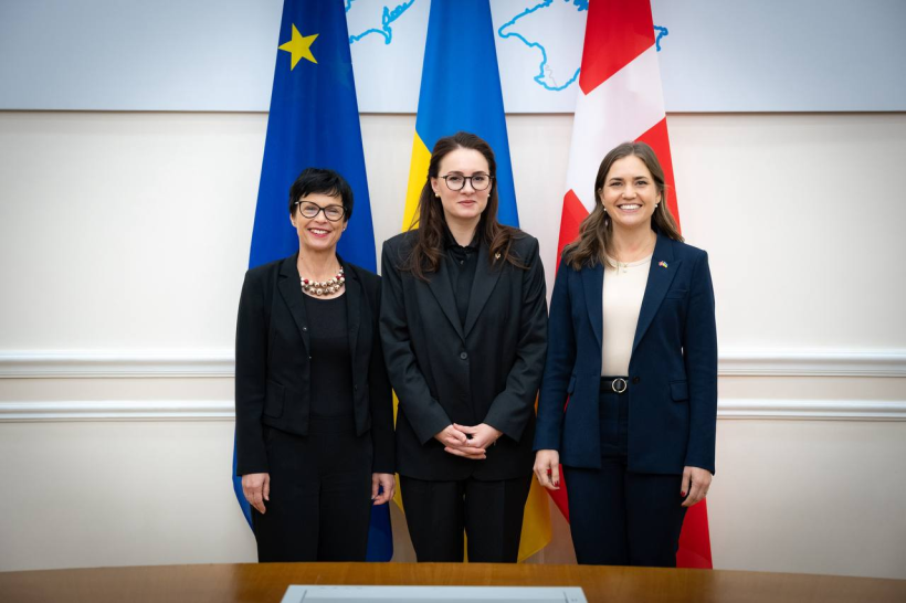 Kabmin_UA_e's tweet photo. Yulia Svyrydenko meets with EU Commissioner @MartaKosEU and Minister of European Affairs of Denmark, @marie_bjerre, in Kyiv to discuss #Eurointegration process, financial support and key #reforms
https://t.co/aWaS4Z3LHt https://t.co/4JAbx8I3Fo