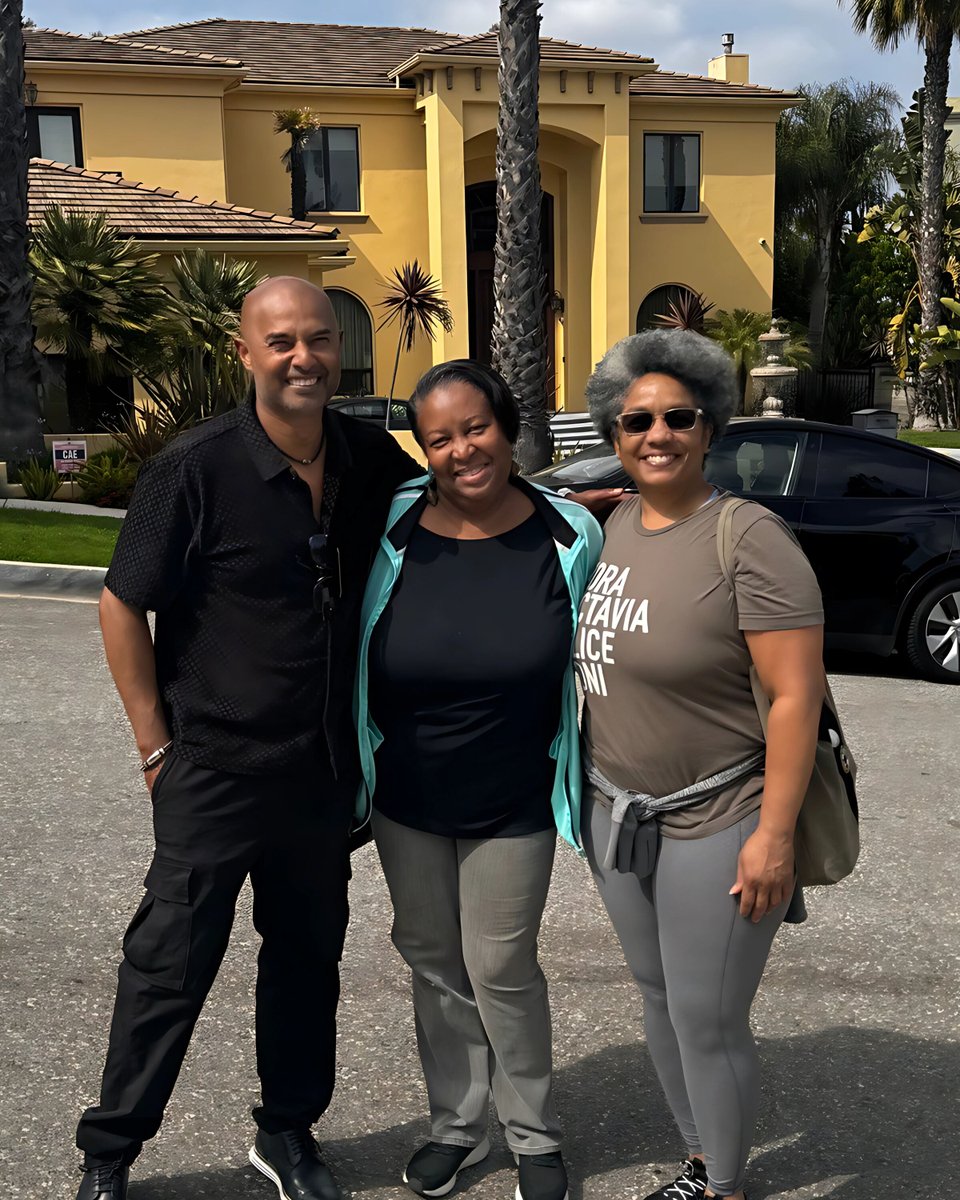 mrmunifali1's tweet image. We stood in front of more than a house, we stood in front of decades of discipline and drive.

This is what motivation for success really looks like.

Follow for mindset, moves, and momentum. 

#MrMunifAli #MotivationForSuccess #MindsetMatters #LevelUp #BlackExcellence