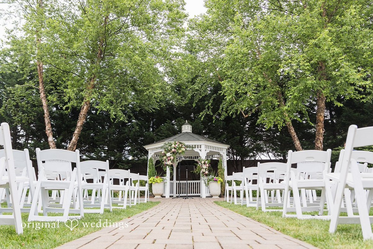 SpringfieldCC1's tweet image. At Springfield Country Club, our charming gazebo sets the scene for unforgettable wedding memories.
📸: Original Weddings
🔗 Learn more about our ceremony spaces: springfieldcc.net/weddings/