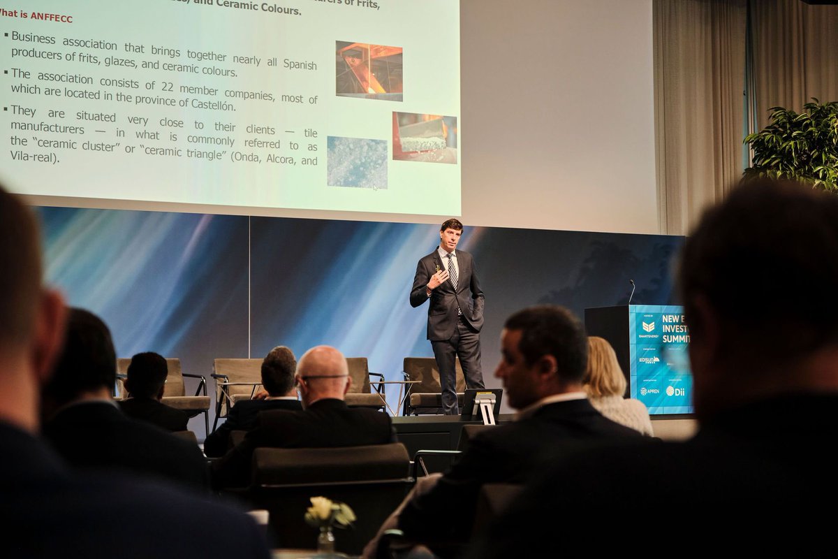 Nuestro secretario general, Manuel Breva participó la semana pasada en la Session 3 del New Energy Investor Summit, compartiendo la visión del sector en torno a la innovación y la transición energética y explicando los
avances del proyecto H2frit.