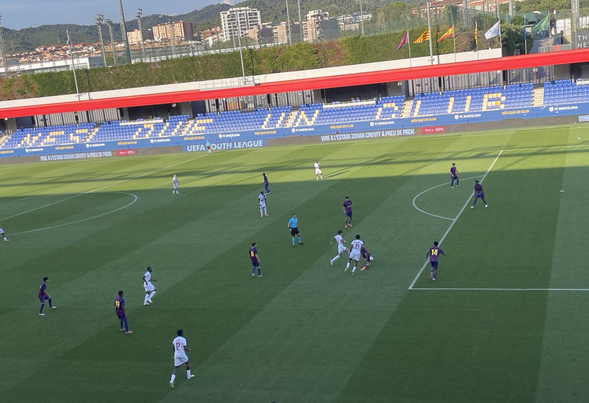 Victoria de mucho mérito del Juvenil A del Barça en la Youth League ante el PSG.

Los de Pol Planas se quedaron muy pronto con 10 hombres y aún así voltearon el marcador a base de orden y paciencia.