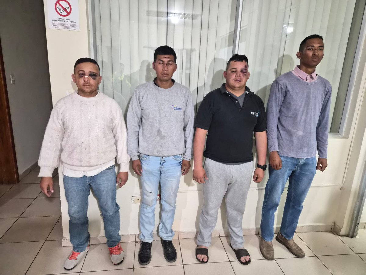 Militares secuestrados y brutalmente agredidos pudieron volver a casa. Y los derechos humanos? No van a decir algo? O nuestros soldados no tienen derechos humanos? No van a hacer un comunicado o dar rueda de prensa como lo hacen con los que cometen vandalismo y atacan a la gente?