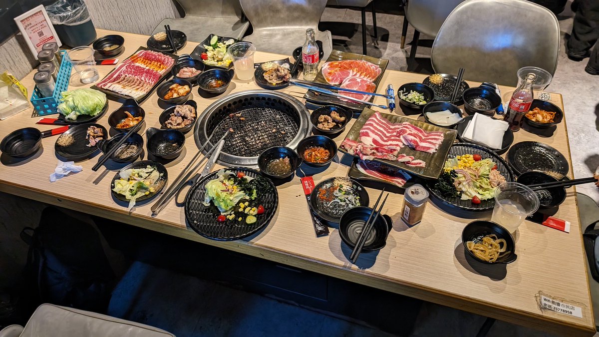 Ping_Daxing's tweet photo. 第一天跟朋友約吃肉次方
第二天公司聚餐戰醬燒肉
連續吃兩天好爽 https://t.co/w8usaQFLQx
