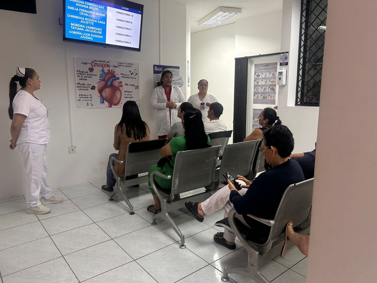 IESS_Manabi's tweet photo. #IESSteInforma | 🏥 Los usuarios del Centro de Salud A El Carmen recibieron una charla por el Día Mundial del Corazón para recordar las causas, prevención y tratamiento en caso de padecer de enfermedades cardiovasculares 👨‍⚕️

¡Recuerda cuidar tu corazón! 🫀 https://t.co/6MMdqSiOif