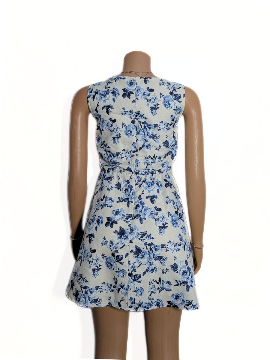 daintysisi's tweet photo. Some looks whisper instead of shout… but this one’s calling your name. DM to claim it.
#everydayslay #thriftfashion #thriftedstyle #styleforless https://t.co/zNp6yqunip