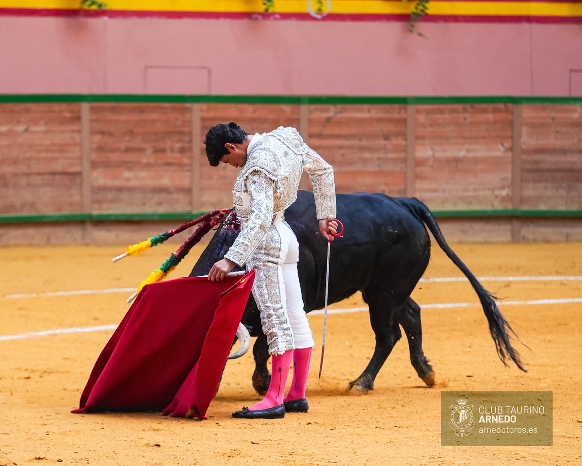 clubtaurino's tweet photo. [ 📝 𝟭º 𝗡𝗢𝗩𝗜𝗟𝗟𝗢 ]

Oreja para Emiliano Osornio en el primer novillo de la tarde

#ZapatoDeOro https://t.co/20wd5C4xb2