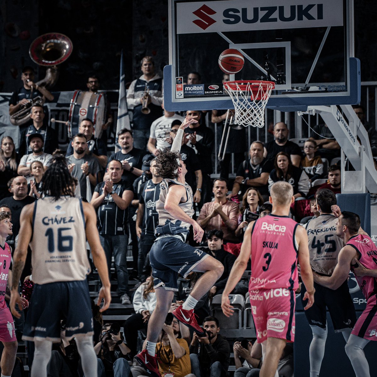 dzikiwarszawa's tweet photo. Galeria z pierwszego meczu sezonu już na naszej stronie 📲 

Link w komentarzu ⬇️

#alllin #forzadziki #plkpl
