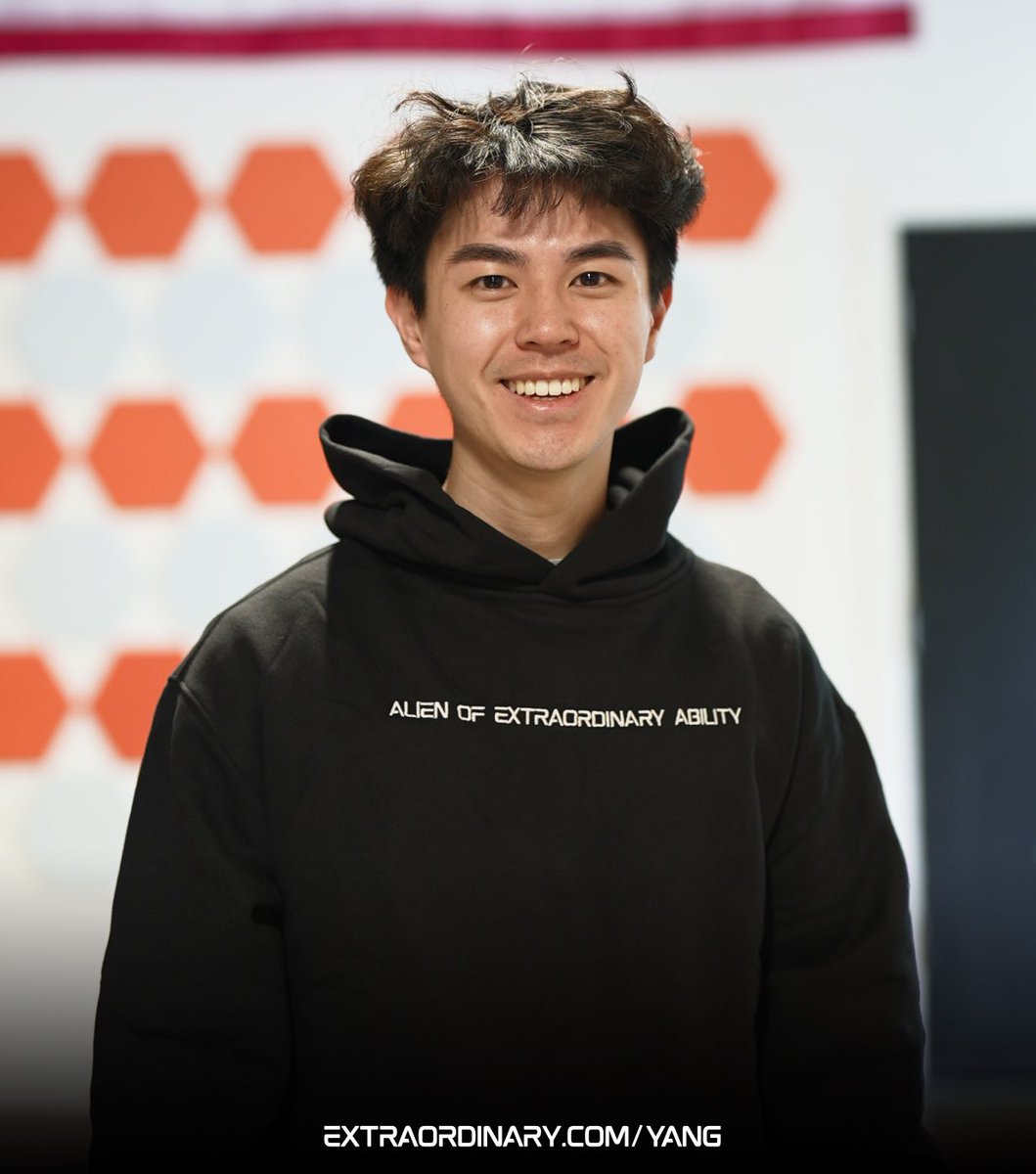 Extraordinary tweet media