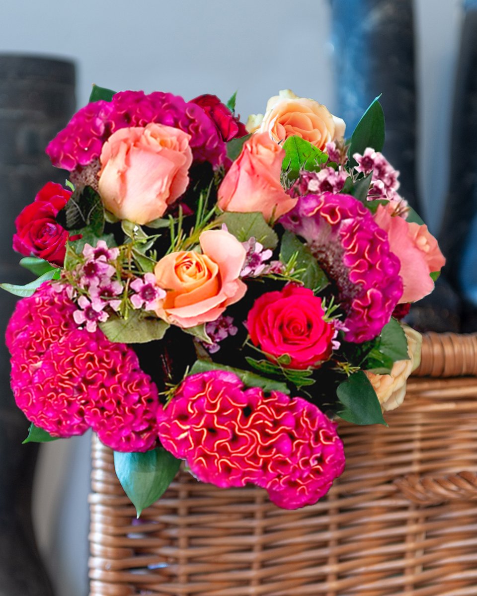 October is here! Settle in for the cosiest month with our gorgeous Autumn Woodlands bouquet of fragrant roses, textured celosia and waxflowers ready to send next-day 🍂
bit.ly/47cQPCh