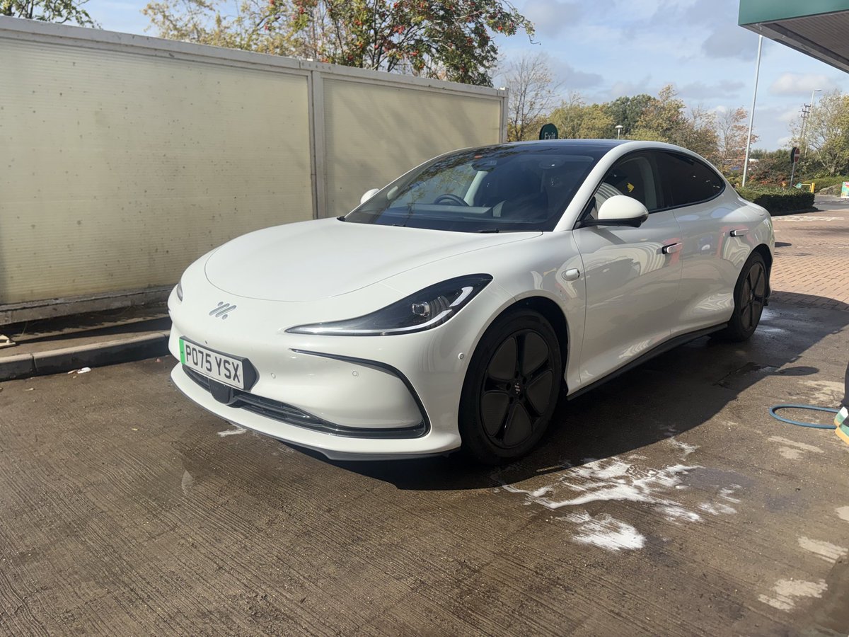 Kate, Florence and James tweet media