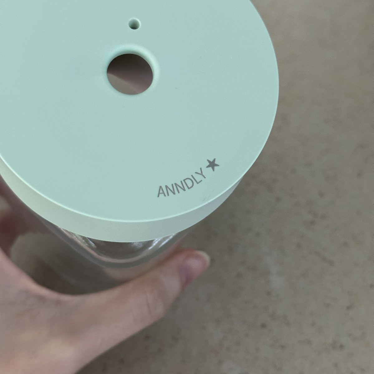 tamjaichunbkk's tweet photo. ขอป้ายยา แก้วของ hako อันนี้มันน่ารักมาก ฝากับหลอดเป็น silicone สามารถ mix &amp; match สีได้เอง แล้วก็สลักชื่อได้ด้วย 🤏🏻 สนับสนุนให้เพื่อนดื่มน้ำเยอะๆ https://t.co/ijEOqY8yn7