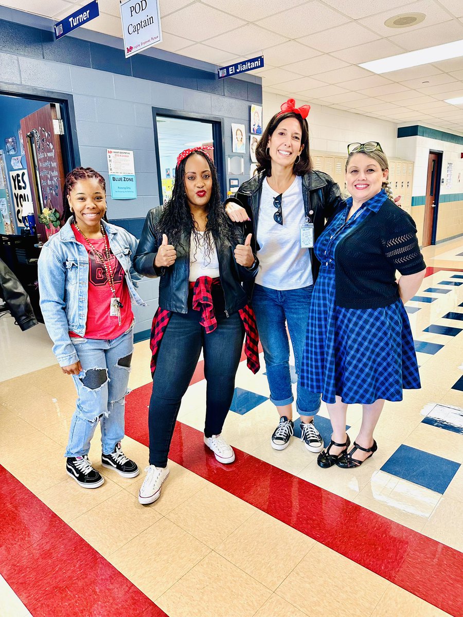 BerryMiller_JH's tweet photo. We ❤️ when reading comes to life. 7th grade #ELAR wrapped up reading #TheOutsiders with movie &amp; dress up day. It’s always an exciting end to a great book. ❤️💙🐾📚 #InALeagueOfOurOwn 😎 #BuildPearlandProud https://t.co/n8kllSPsHC