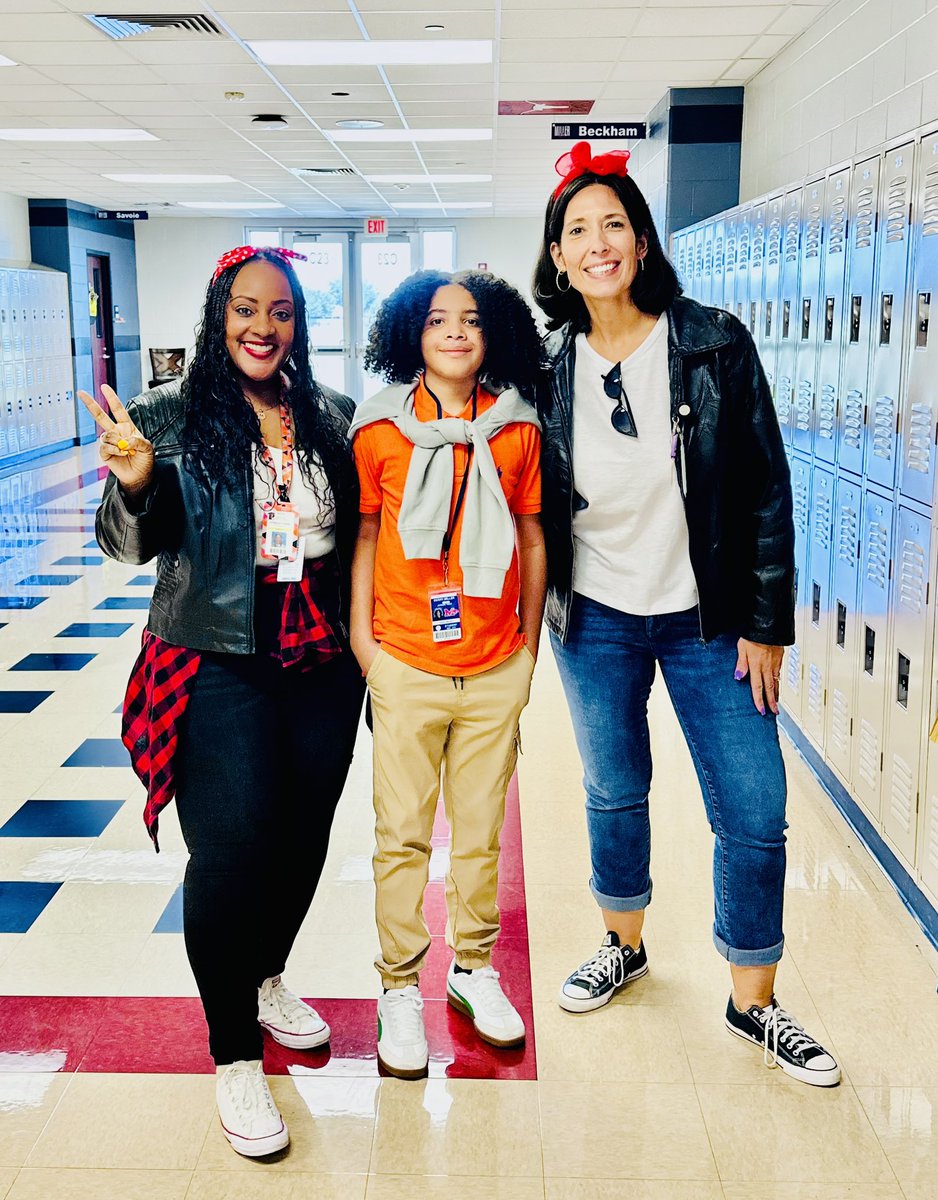 BerryMiller_JH's tweet photo. We ❤️ when reading comes to life. 7th grade #ELAR wrapped up reading #TheOutsiders with movie &amp; dress up day. It’s always an exciting end to a great book. ❤️💙🐾📚 #InALeagueOfOurOwn 😎 #BuildPearlandProud https://t.co/n8kllSPsHC