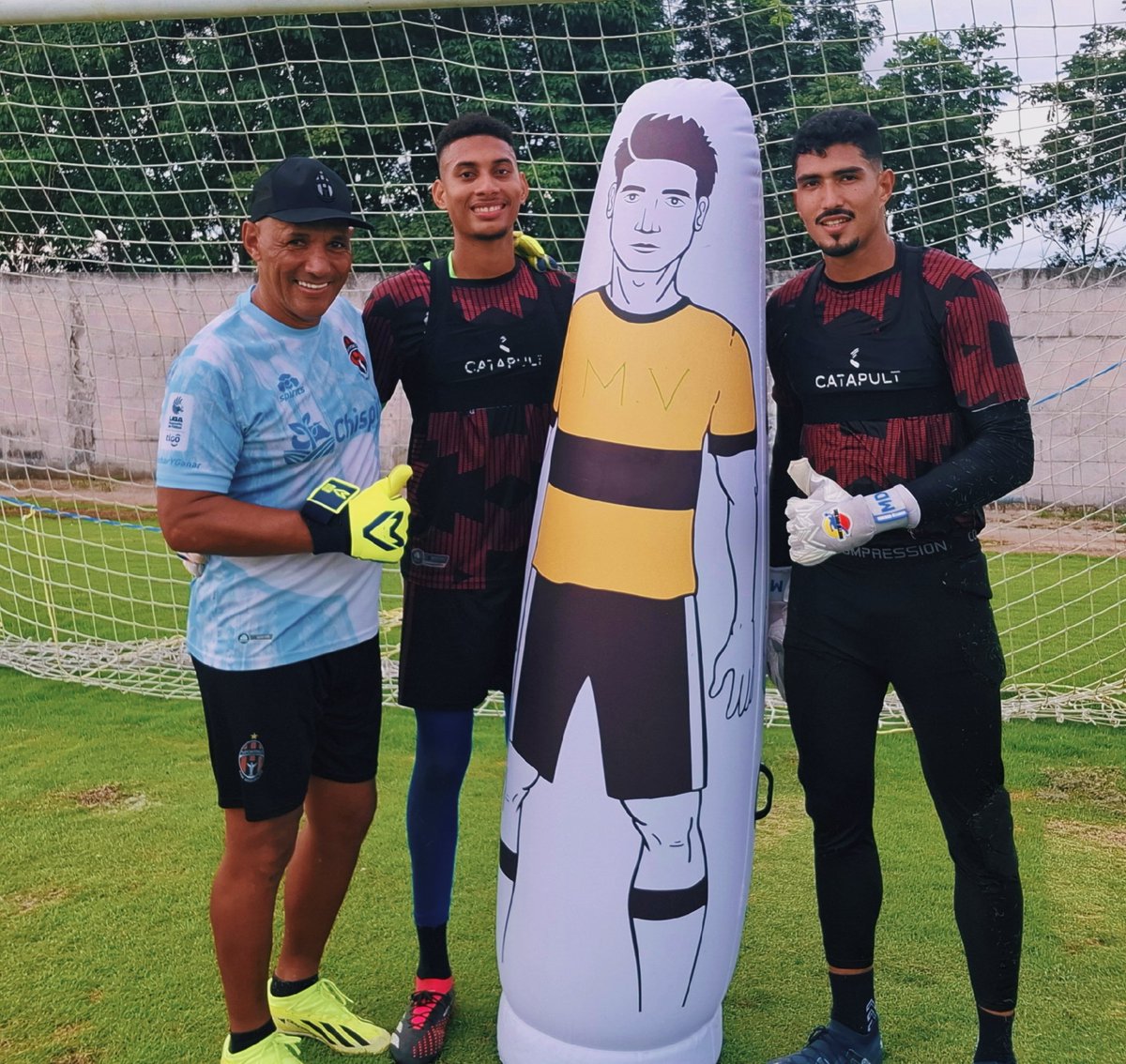 ProfeViveros's tweet photo. Terminando el entrenamiento de ayer   y listos para el partido de vuelta de la copa centroamericana contra @Xelaju_Oficial  el próximo jueves en penonome ..
30-septiembre-2025 .. https://t.co/gmsRIR2GFS