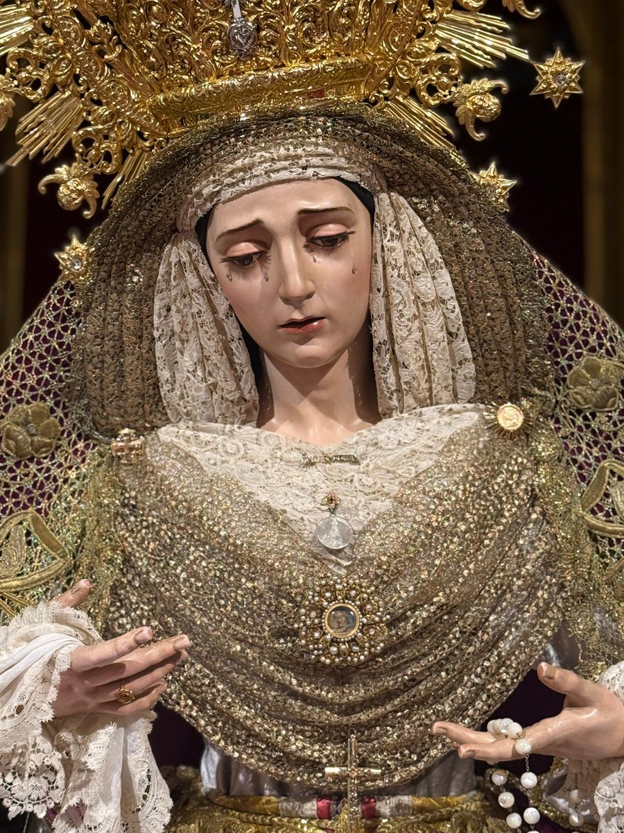 Tú eres el sol que nace de lo alto todos los días.

Mi suerte, mi casa y mi refugio.
La dueña de todo mi ser.