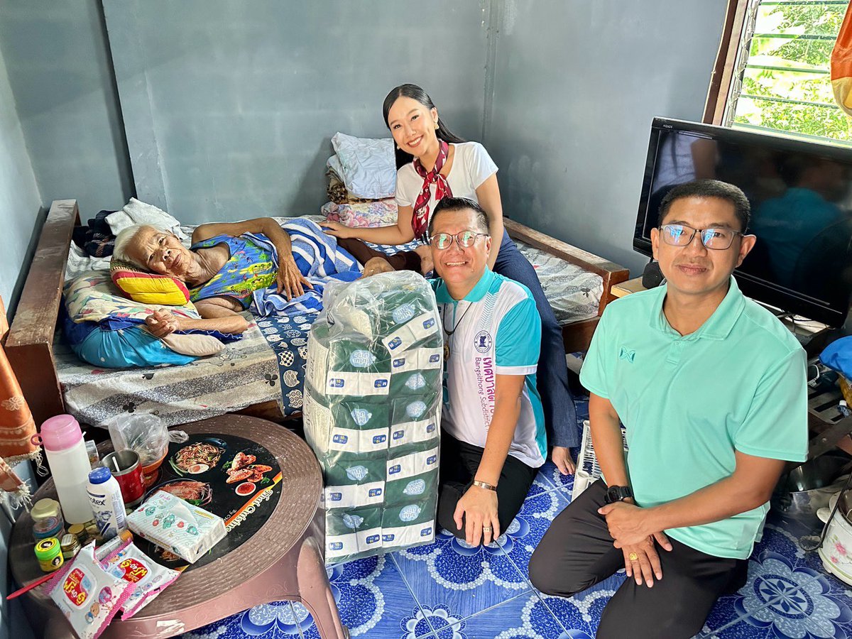 เช้าวันนี้ : ลงพื้นที่มอบผ้าอ้อมผู้ใหญ่ ให้สำหรับผู้สูงอายุและบุคคลที่มีภาวะปัญหากลั้นปัสสาวะและอุจจาระไม่ได้ ไว้ใช้อำนวยสะดวกในชีวิตประจำวัน ในพื้นที่ชุมชนหมู่ที่ 1และชุมชนหมู่ที่ 2 สนับสนุนงบประมาณโดยกองทุนหลักประกันสุขภาพเทศบาลตำบลบางสีทอง 01.10.68