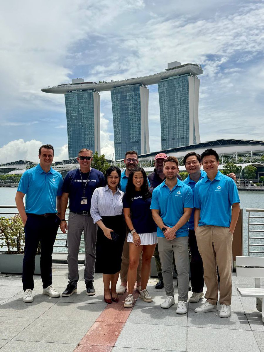 Bunchuk's tweet image. Hello Singapore