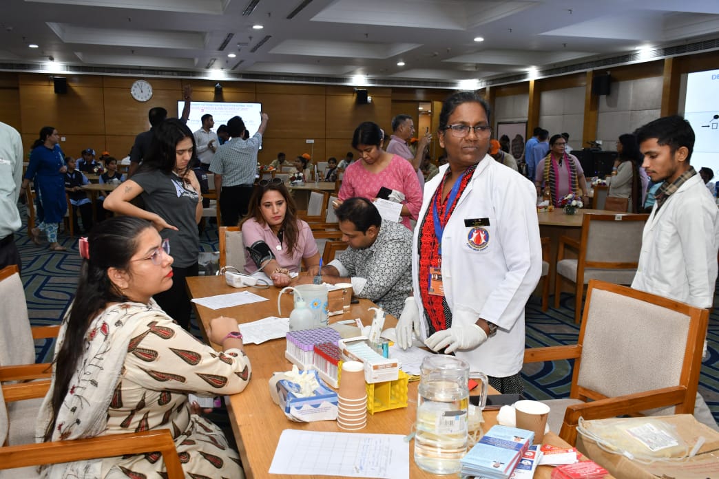 DPIITGoI's tweet photo. DPIIT observed National Voluntary Blood Donation Day on 1st Oct 2025 in the presence of Secretary Shri Amardeep Singh Bhatia &amp; senior officers. As part of #Swachhotsav, a Health Check-up Camp was held. Secretary, DPIIT also donated blood for the noble cause. https://t.co/AfP9rxspMy