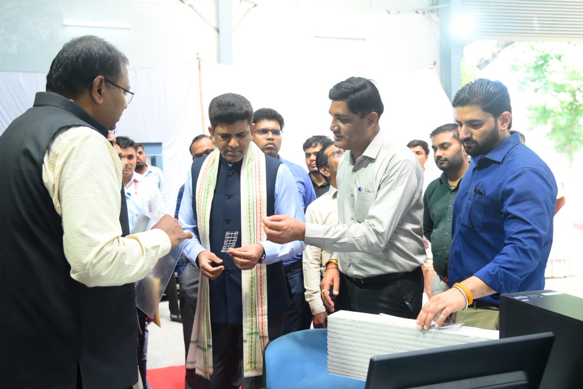 PemmasaniOnX's tweet photo. A great learning experience visiting @CSIR_CBRI’s National Earthquake Engineering Test Facility in Roorkee — India’s first full-scale seismic testing centre.

A landmark in advancing earthquake safety & resilient infrastructure, showcasing cutting-edge technologies for disaster-ready structures.