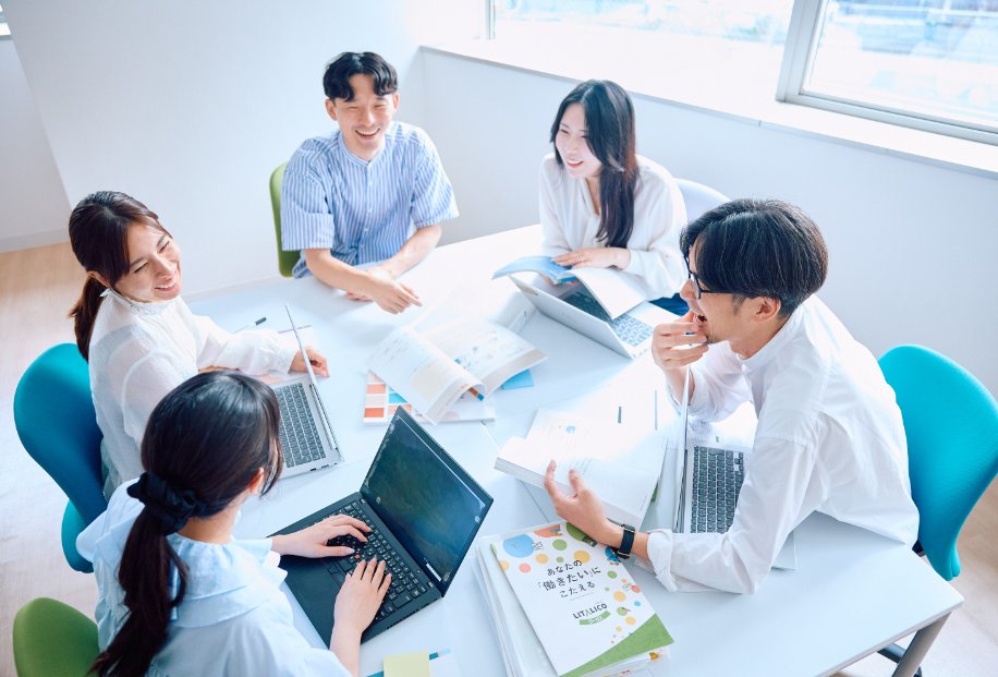 LITALICOrecruit's tweet photo. ＜LITALICOワークス新大阪にて開催！
#27新卒　学生さん向け＞

10/3(金)14:00～
センター見学会＆社員のトークセッションを開催予定📢

・実際のセンターを生で見学できる！
・25新卒社員のリアルな声が聞ける！

ご参加をお待ちしております✨

▼お申込みはこちらhttps://t.co/98M7hYKypu https://t.co/bIlTpo2ad5
