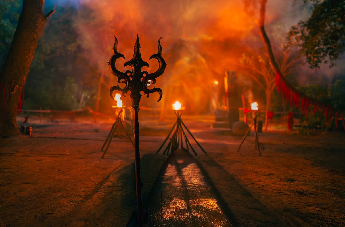 ಎಲ್ಲರಿಗೂ ಆಯುಧ ಪೂಜೆ ಹಾಗು ದಸರಾ ಹಬ್ಬದ ಹಾರ್ದಿಕ ಶುಭಾಶಯಗಳು ...  ನಮ್ಮ ಸಿನೆಮಾ #Rudhirvana ಸೆಟ್ಟಿನ ಒಂದು ಸಣ್ಣ BTS ತುಣುಕು ಇದು...  

ಇವತ್ತಿಗೂ ಈ ಫೋಟೋಸ್ ನೋಡ್ತಾ ಇದ್ರೆ ನಿಜ್ವಾಗ್ಲೂ ಇಂಥಾ ಒಂದು ಸೆಟಪ್ಪಲ್ಲಿ ಶೂಟ್ ಮಾಡುದ್ನ ಅಂತ ನಂಗೆ ಆಶ್ಚರ್ಯ ಆಗತ್ತೆ... ಎಲ್ಲವೂ ಆ ತಾಯಿಯ ಆಶೀರ್ವಾದ...  ಆ ತಾಯಿಯ ಆಶೀರ್ವಾದ ನಿಮ್ಮೆಲ್ಲರ