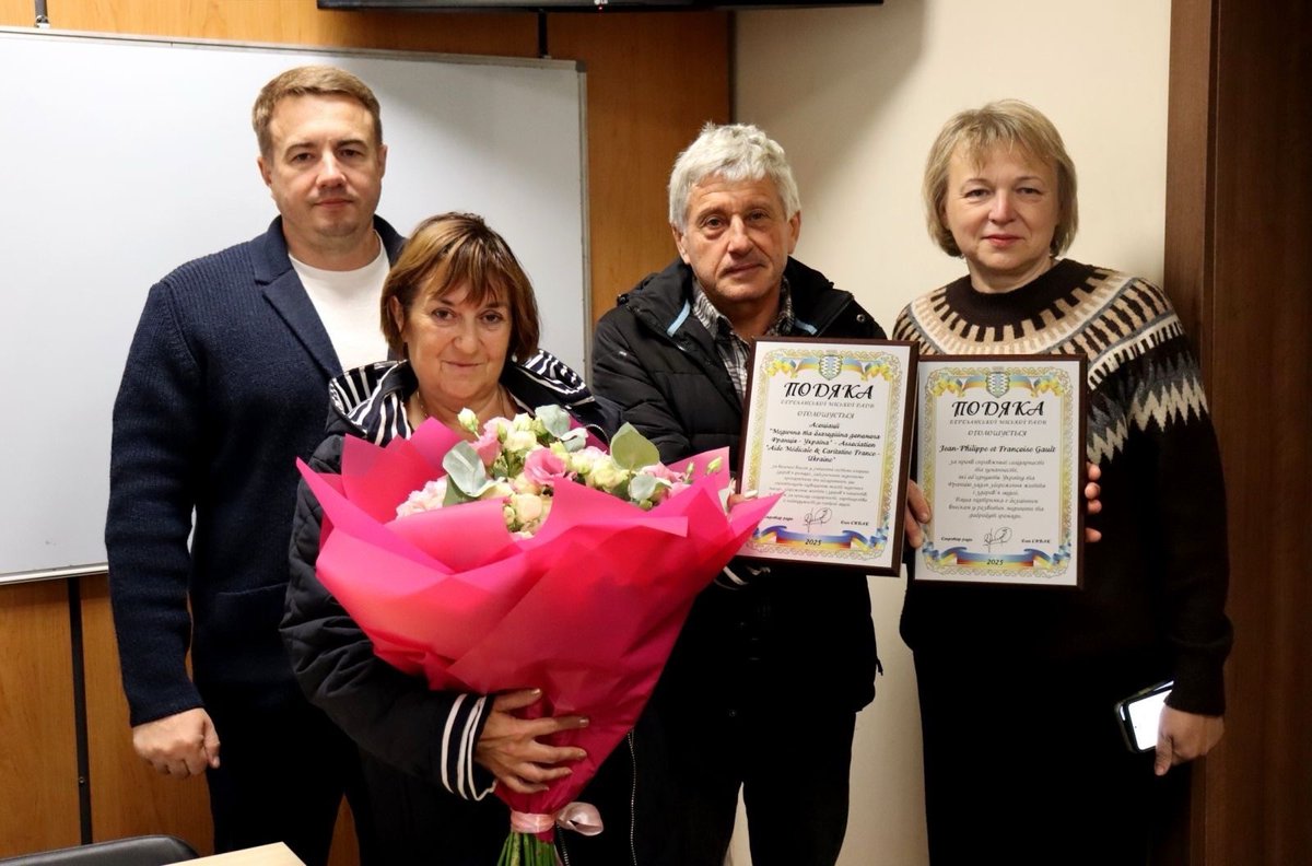 AMCFU's tweet image. 🇫🇷🤝🇺🇦 Mission de 2 Girondins en #Ukraine !
Depuis 3 ans, Jean-Philippe et Françoise soutiennent l’Ukraine :
🏠 aide à un foyer de déplacés, région de Kyïv
💧 station de filtration à Orikhiv (Zaporijjia)
💉 équipements médicaux pour l’hôpital de Berezan
🙏 Merci !
 #Solidarité