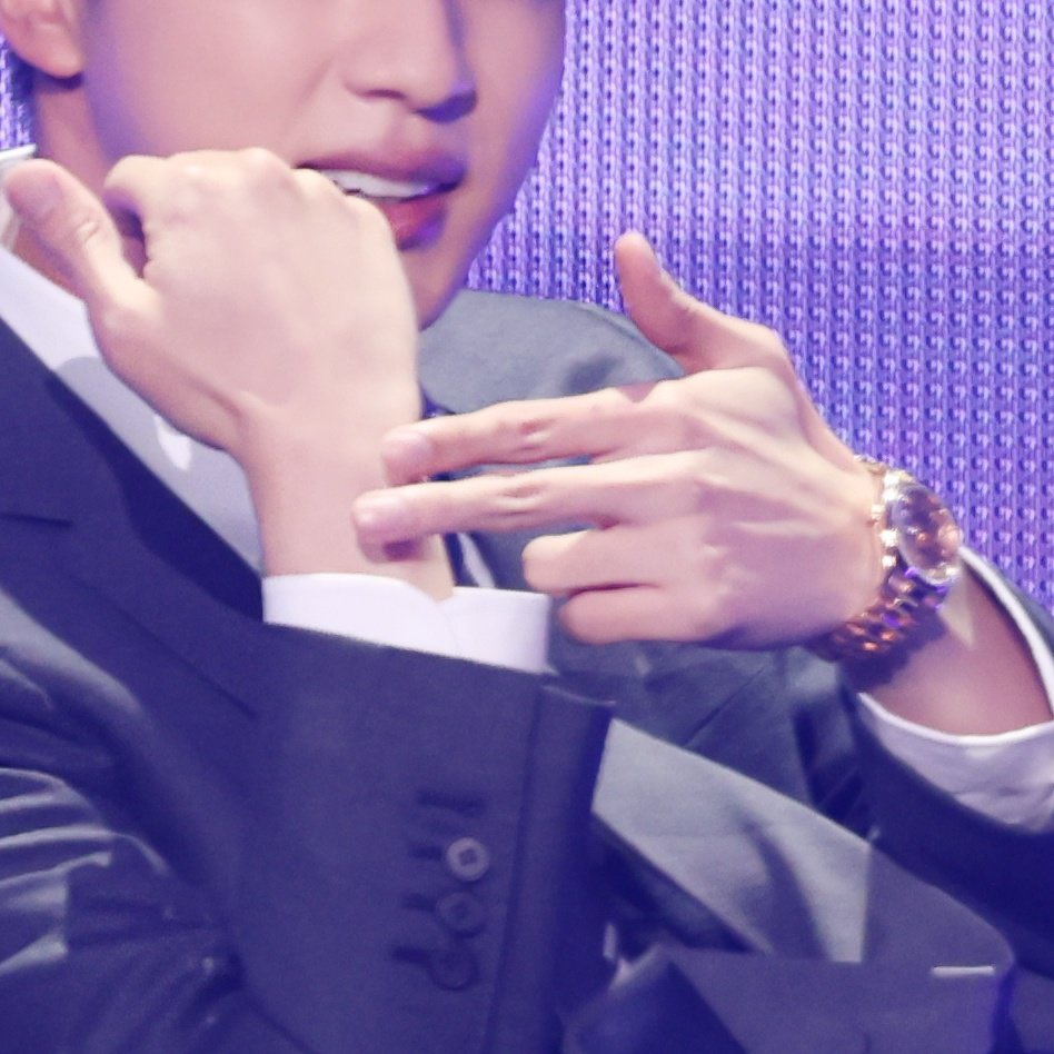 handsofksj's tweet photo. https://t.co/SrW7SRFF0F