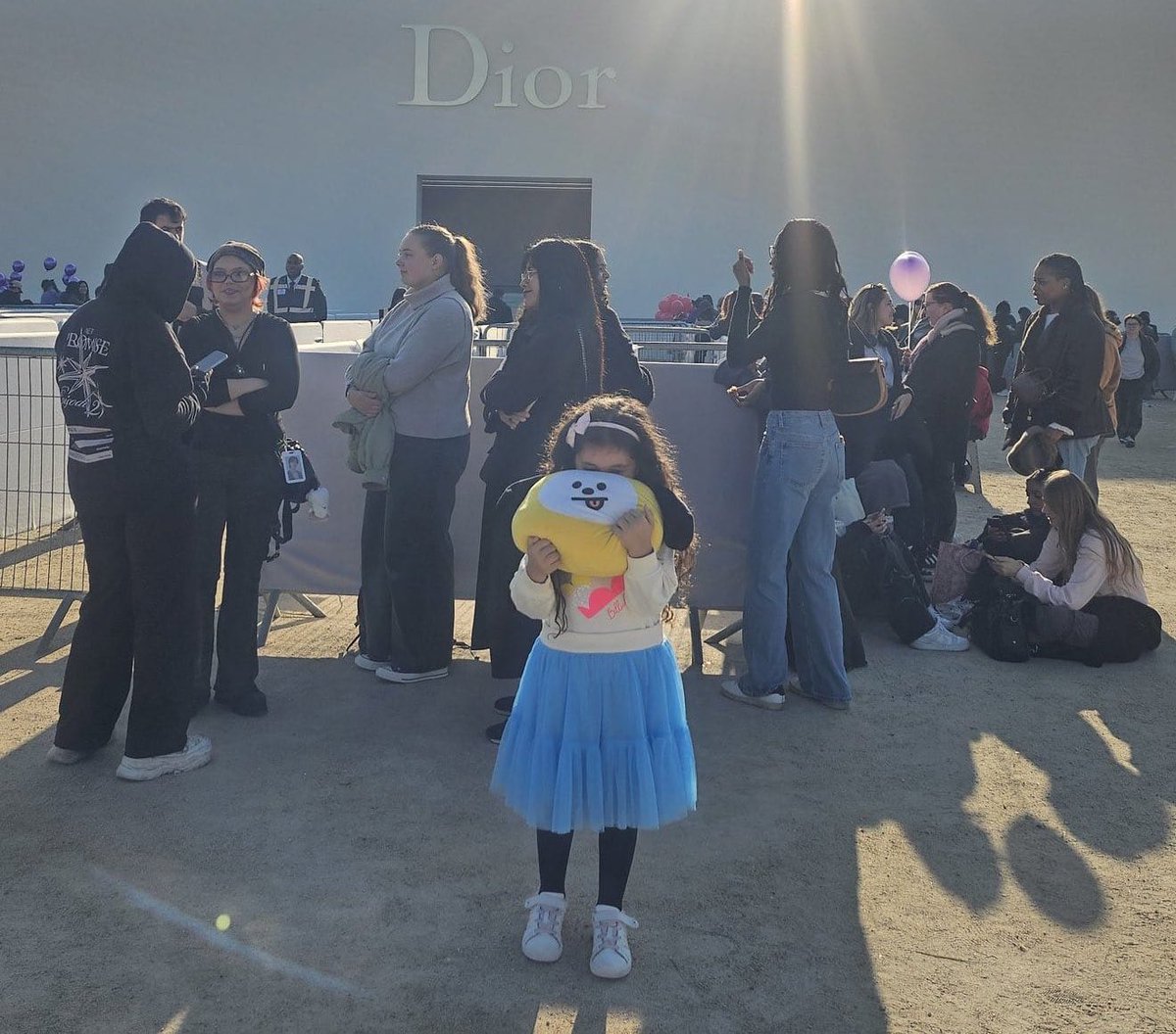 JiminLatinoFB's tweet photo. ‼️ Necesitamos avanzar más rapido con las tendencias. Coloca días de semana, película favorita, números, clima etc acompáñalo con este hashstag:

FASHION ICON PARK JIMIN
DIOR GLOBAL AMBASSADOR JIMIN
#JiminxDior #DiorSS26 #PFW @Dior https://t.co/dhsFmKhqsy